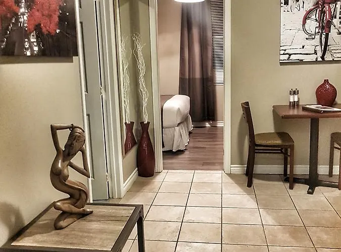 Cozy 1-Bedroom Suite #17 By Amazing Property Rentals